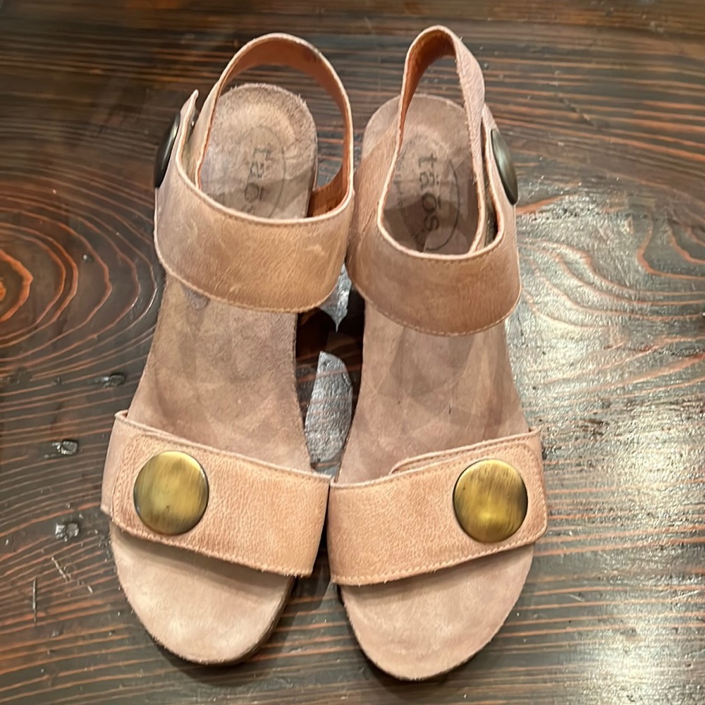 Taos Wedges